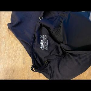 Like new! This is an Andie swimsuit in the Amalfi cut. No pilling. Size Medium.